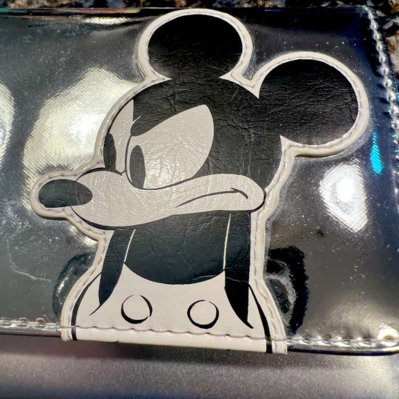 Disney Mickey Mouse clutch purse 👜 NEW has check book pocket and credit card ✅ - Picture 3 of 7
